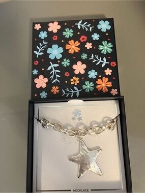 Chunky Silver Star Charm Necklace Amazon Brand New with Floral Gift Box
